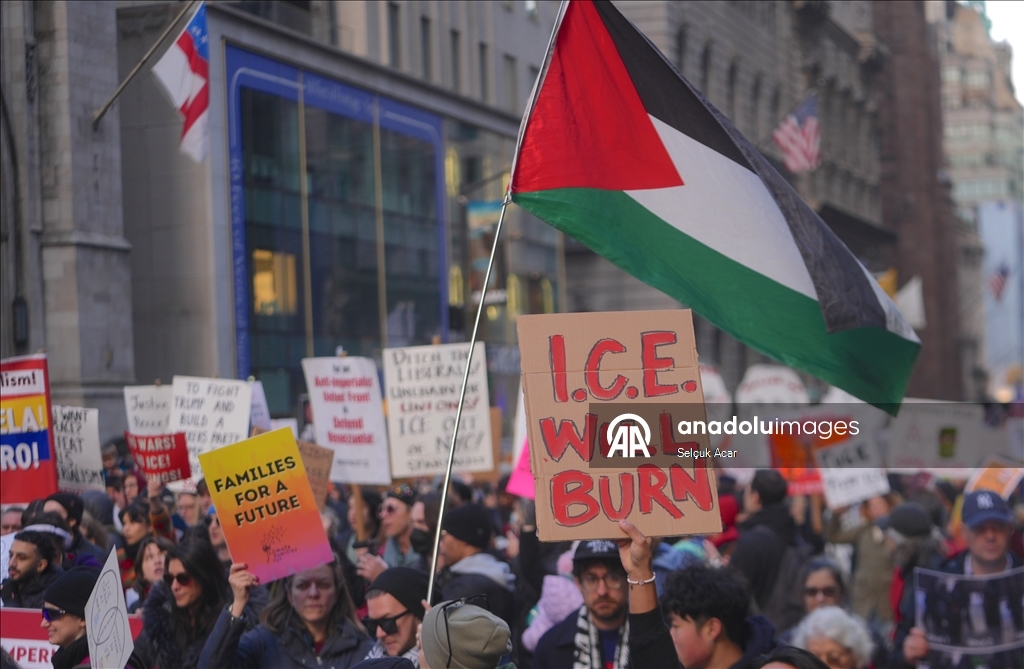 New York'ta ICE ve ABD'nin Venezuela'ya müdahalesi protesto edildi