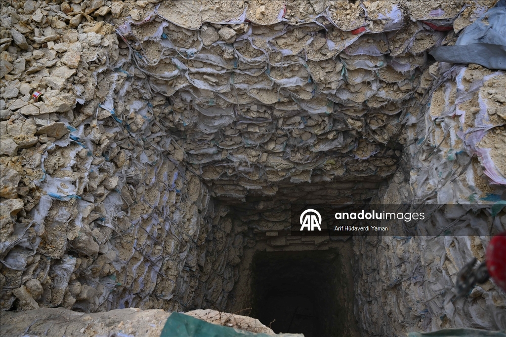 AA, terör örgütü YPG/SDG’den kurtarılan Şeyh Maksud Mahallesi'nde evlerin altına açılan tünelleri görüntüledi