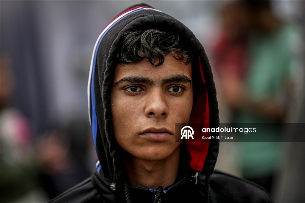 غزة.. صدمة تحاصر فلسطينيا فقد زوجته بعد يومين من الزفاف