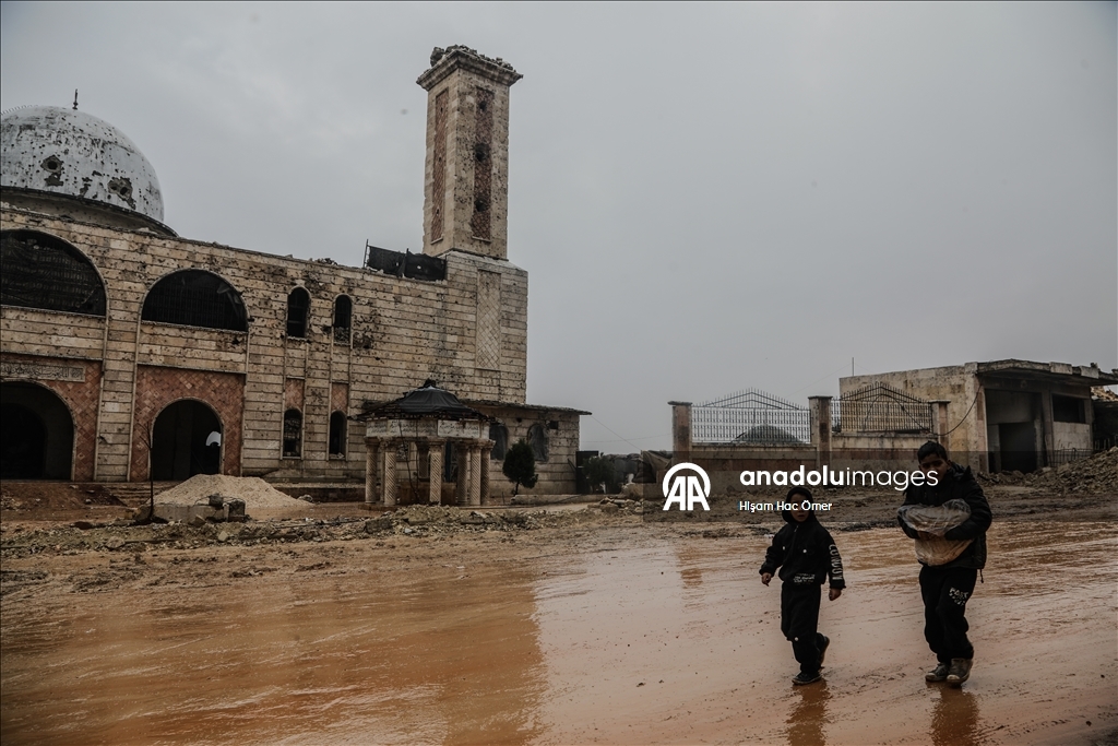 Terör örgütü YPG/SDG'nin Şeyh Maksud Mahallesi'nde askeri karargah olarak kullandığı cami görüntülendi