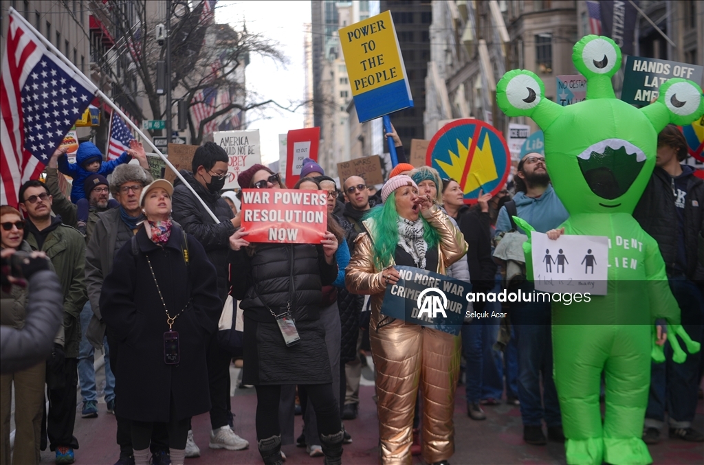 New York'ta ICE ve ABD'nin Venezuela'ya müdahalesi protesto edildi