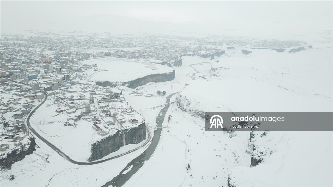 Beyaz örtüyle kaplanan doğa harikası Murat Kanyonu trekking sevenlerin rotasında