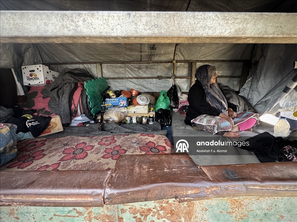 حين يعز العلاج.. مضخة الإطارات تعوض مولّد الأكسجين في غزة