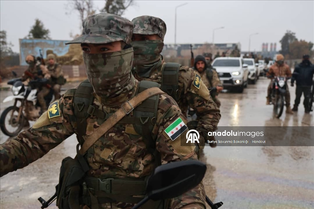 Suriye ordusu, Halep'in doğusundaki Meskene ve Deyr Hafir hattına takviye birlikler sevk etti