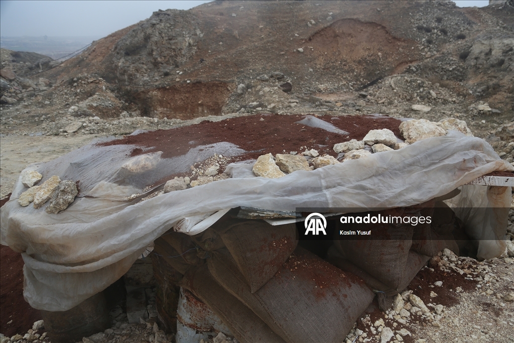 AA, terör örgütü YPG/SDG’den kurtarılan Şeyh Maksud Mahallesi'nde evlerin altına açılan tünelleri görüntüledi