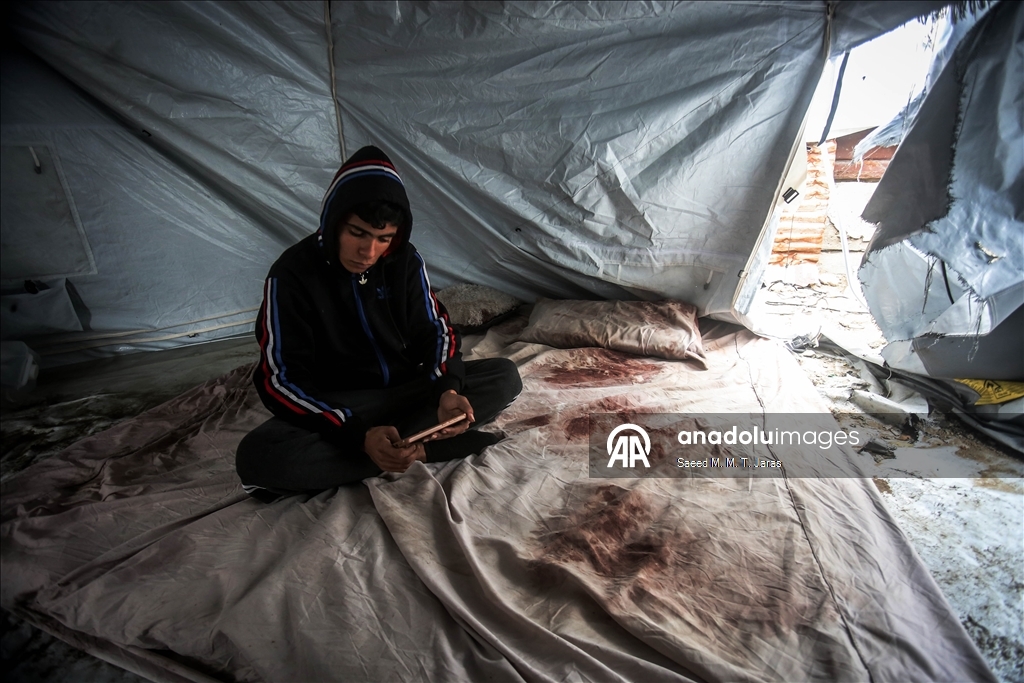 غزة.. صدمة تحاصر فلسطينيا فقد زوجته بعد يومين من الزفاف