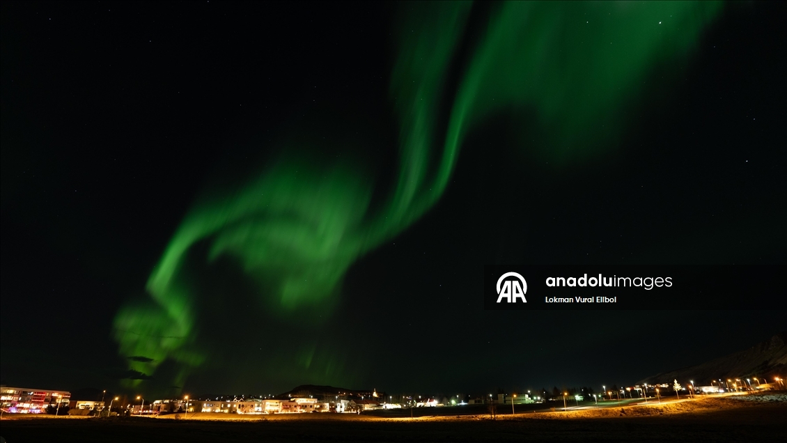 Güçlü jeomanyetik fırtına sırasında Kuzey Işıkları Reykjavik'i aydınlattı