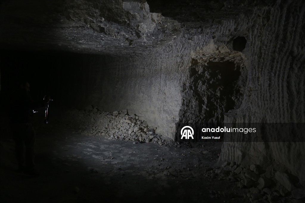 AA, terör örgütü YPG/SDG’den kurtarılan Şeyh Maksud Mahallesi'nde evlerin altına açılan tünelleri görüntüledi