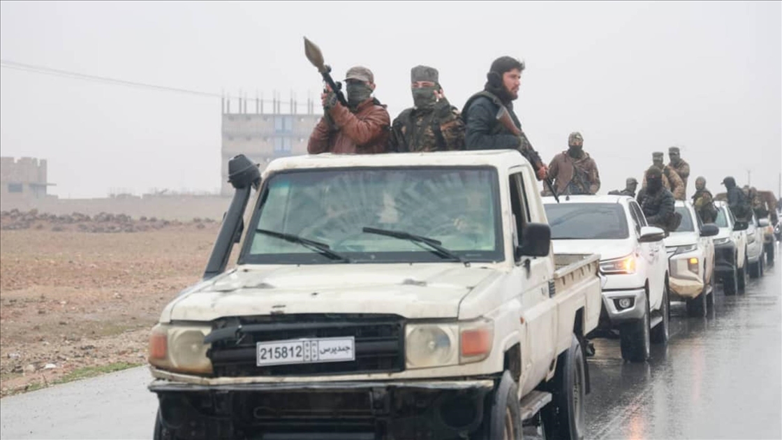 Suriye ordusu, Halep'in doğusundaki Meskene ve Deyr Hafir hattına takviye birlikler sevk etti