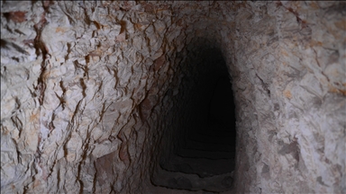 AA, terör örgütü YPG/SDG’den kurtarılan Şeyh Maksud Mahallesi'nde evlerin altına açılan tünelleri görüntüledi