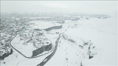 Beyaz örtüyle kaplanan doğa harikası Murat Kanyonu trekking sevenlerin rotasında