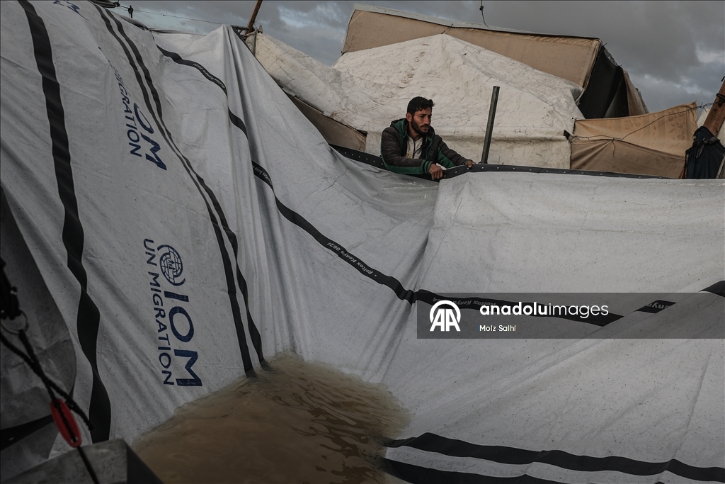 منخفض جوي يتسبب بأضرار واسعة في خيام النازحين بغزة