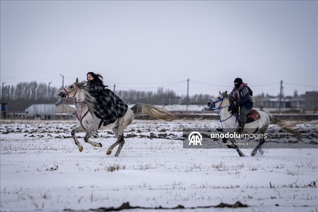 В турецком Эрзуруме популярны конные сафари