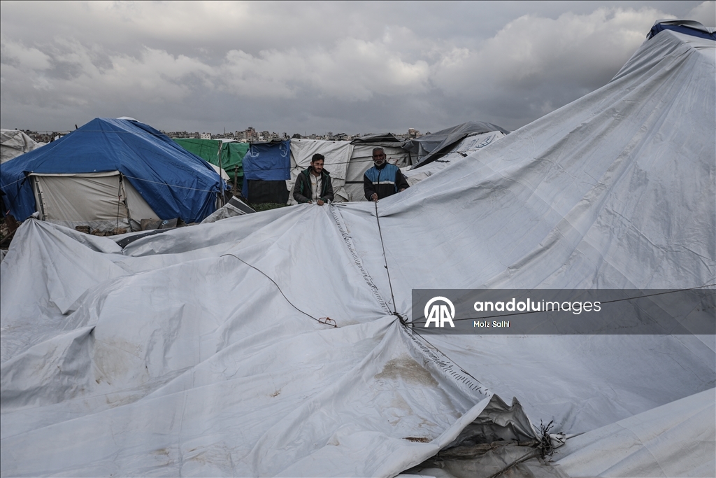 منخفض جوي يتسبب بأضرار واسعة في خيام النازحين بغزة