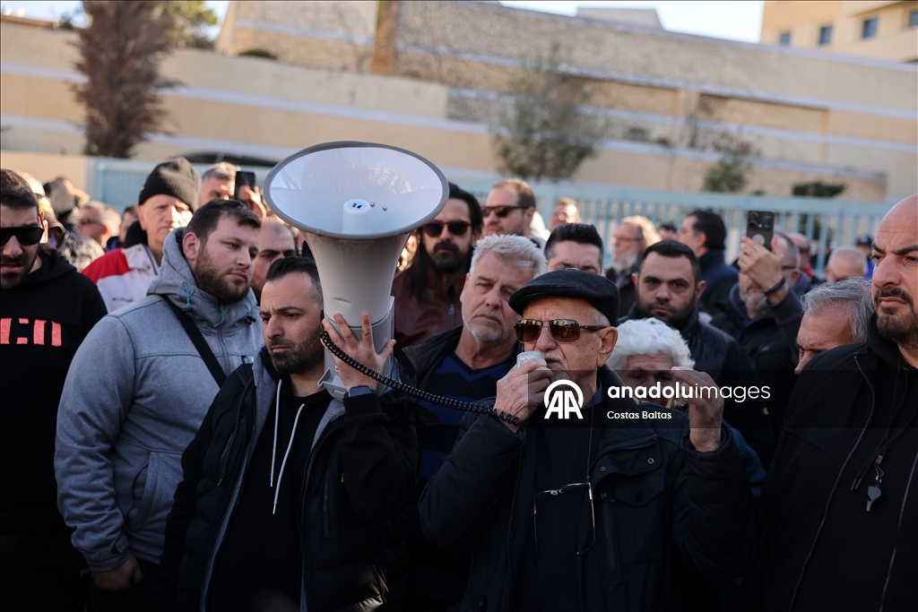 Taxi drivers hold 48-hour strike against Greek government transport policies in Athens