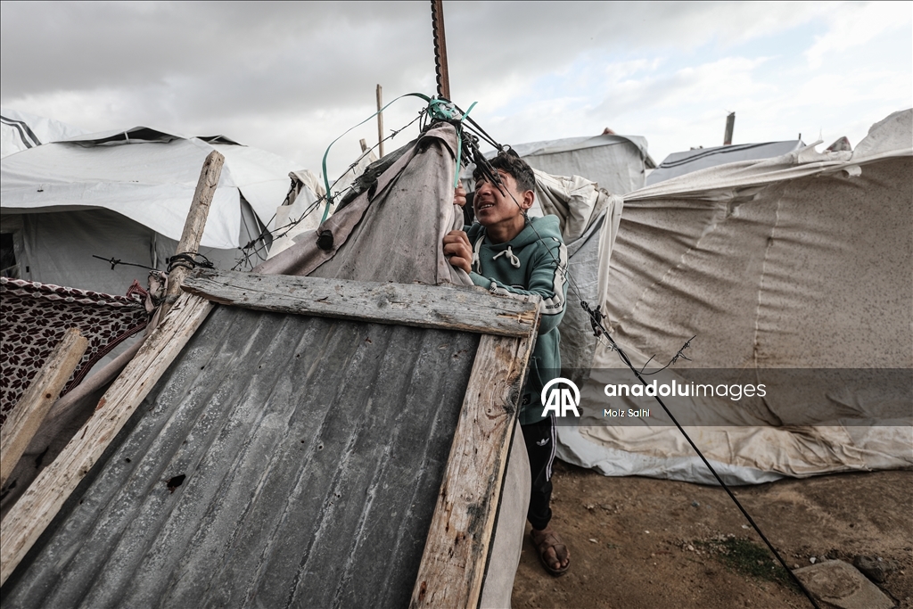 منخفض جوي يتسبب بأضرار واسعة في خيام النازحين بغزة