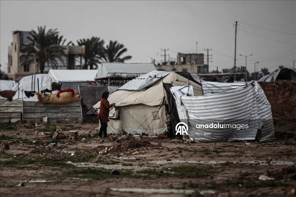 منخفض جوي يتسبب بأضرار واسعة في خيام النازحين بغزة