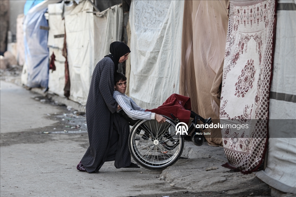 غزة.. لغم إسرائيلي أفقد الشاب داود ساقيه وسلبه أحلامه 