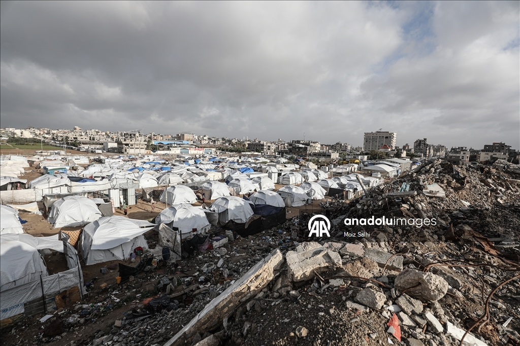Непогода разрушила палатки палестинцев в Газе
