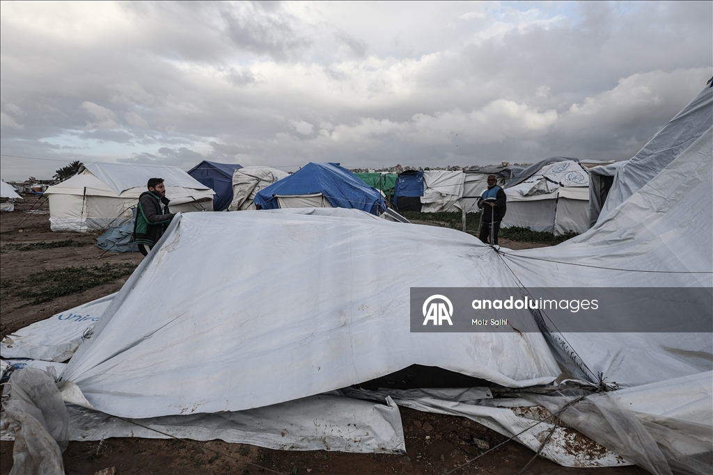 منخفض جوي يتسبب بأضرار واسعة في خيام النازحين بغزة