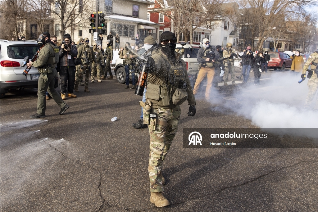 ABD’nin Minneapolis kentinde göçmen operasyonları sırasında gerginlik yaşandı