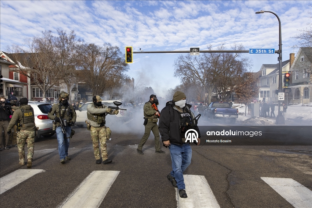 ABD’nin Minneapolis kentinde göçmen operasyonları sırasında gerginlik yaşandı