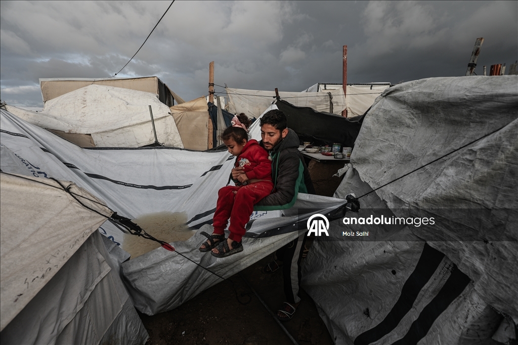 منخفض جوي يتسبب بأضرار واسعة في خيام النازحين بغزة