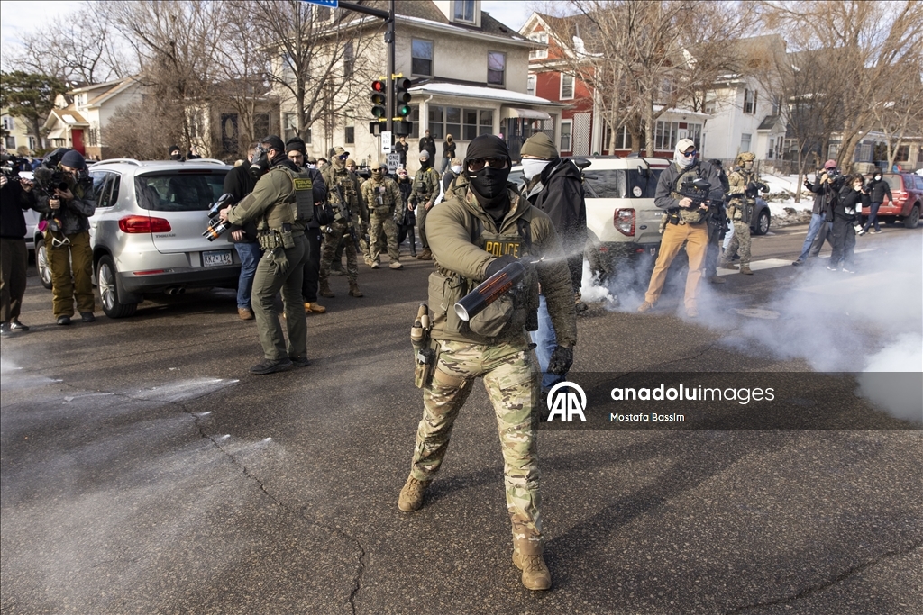 ABD’nin Minneapolis kentinde göçmen operasyonları sırasında gerginlik yaşandı