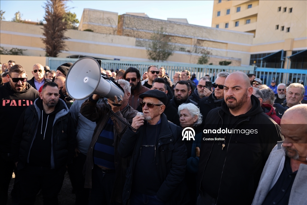Taxi drivers hold 48-hour strike against Greek government transport policies in Athens