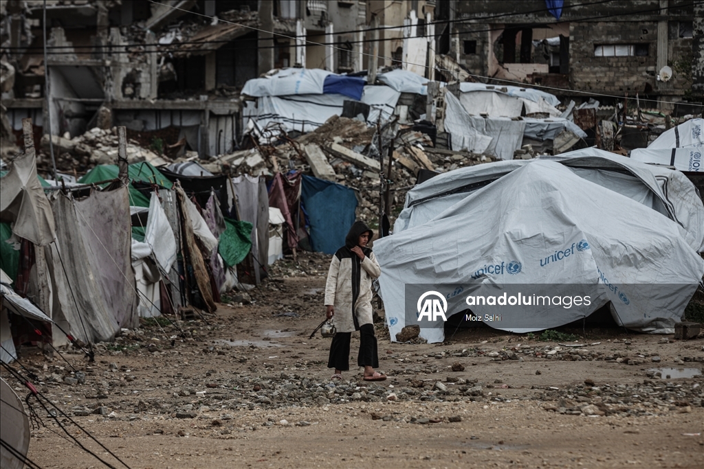 Непогода разрушила палатки палестинцев в Газе