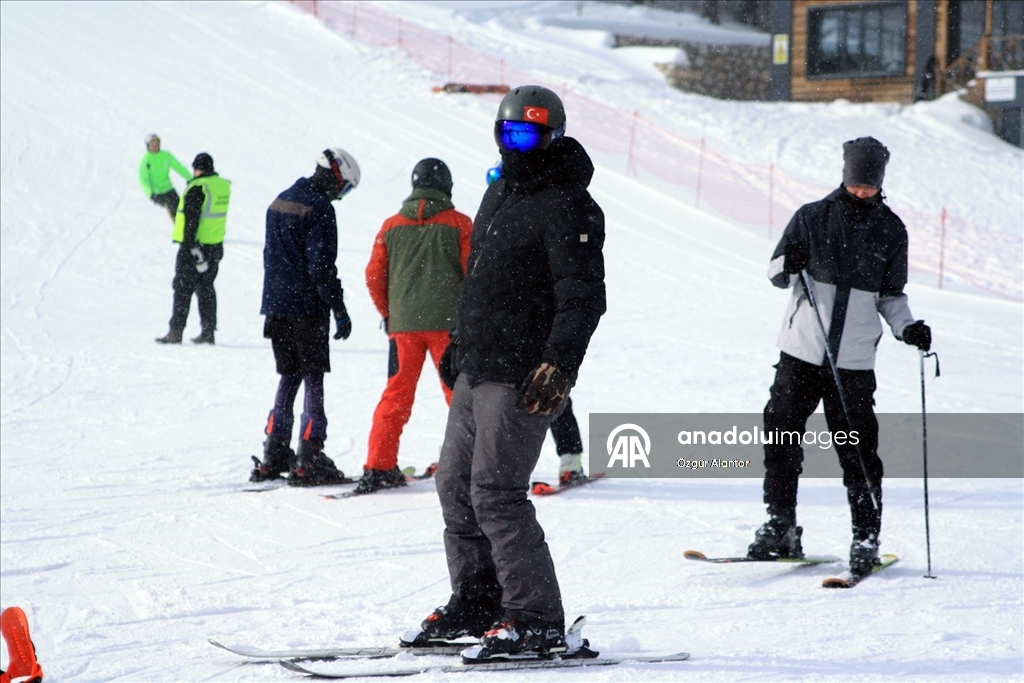 Anadolu'nun "yüce dağı" Ilgaz, yarıyıl tatilinde kayak turizmini tercih edecekler için hazır