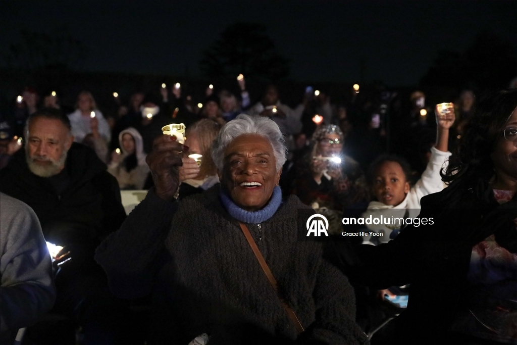 В Лос-Анджелесе почтили память жертв лесных пожаров