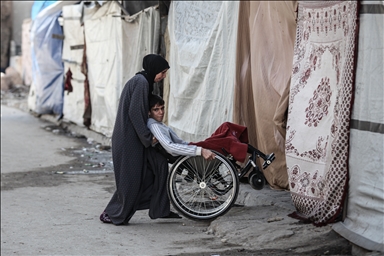 غزة.. لغم إسرائيلي أفقد الشاب داود ساقيه وسلبه أحلامه