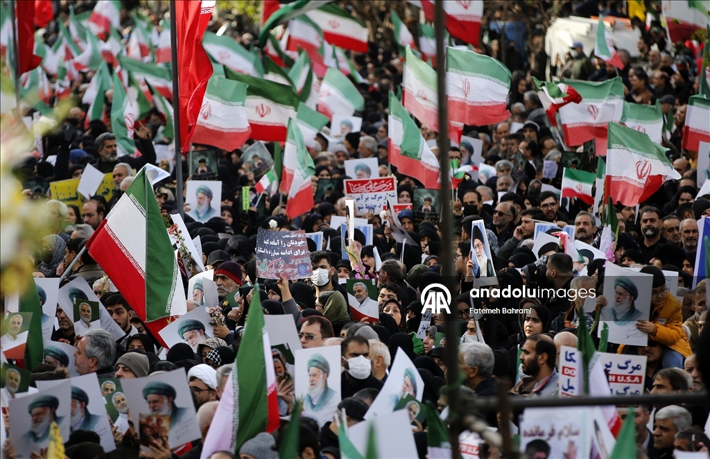 إيران.. تشييع 100 عنصر أمن في طهران قتلوا خلال الاحتجاجات