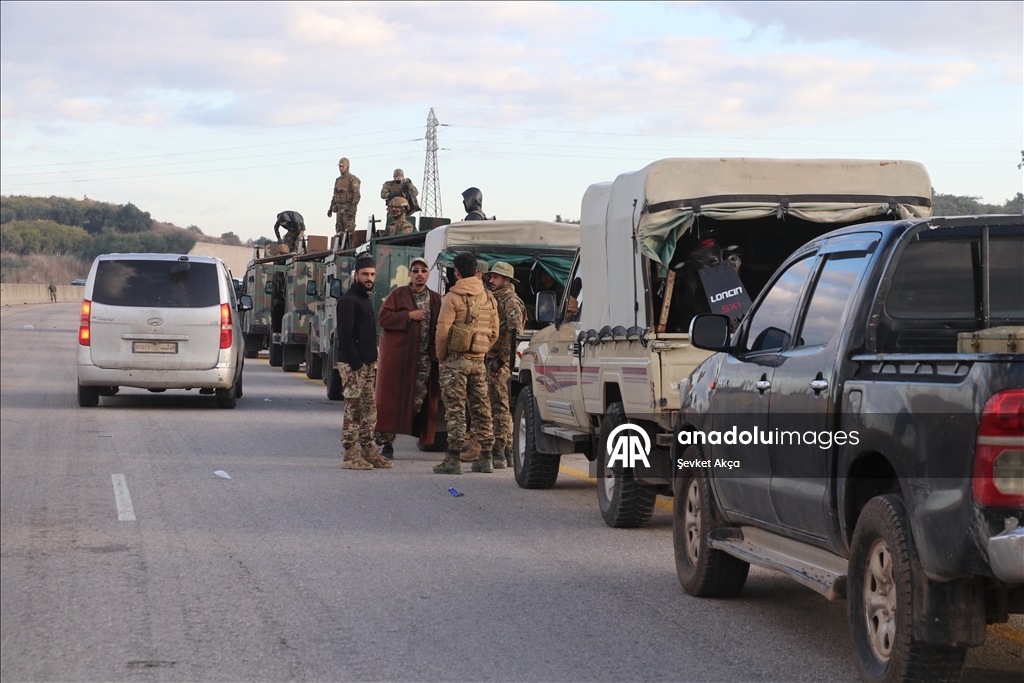 Suriye ordusu, terör örgütü YPG/SDG'nin işgalindeki Deyr Hafir hattına takviye yapıyor