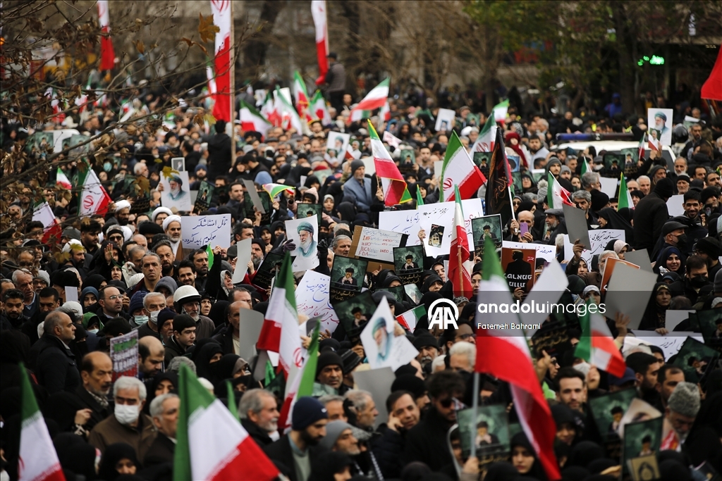 إيران.. تشييع 100 عنصر أمن في طهران قتلوا خلال الاحتجاجات