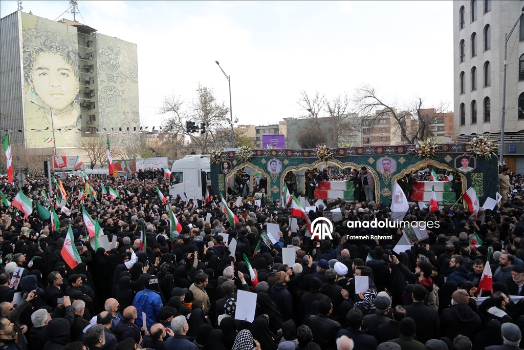 إيران.. تشييع 100 عنصر أمن في طهران قتلوا خلال الاحتجاجات