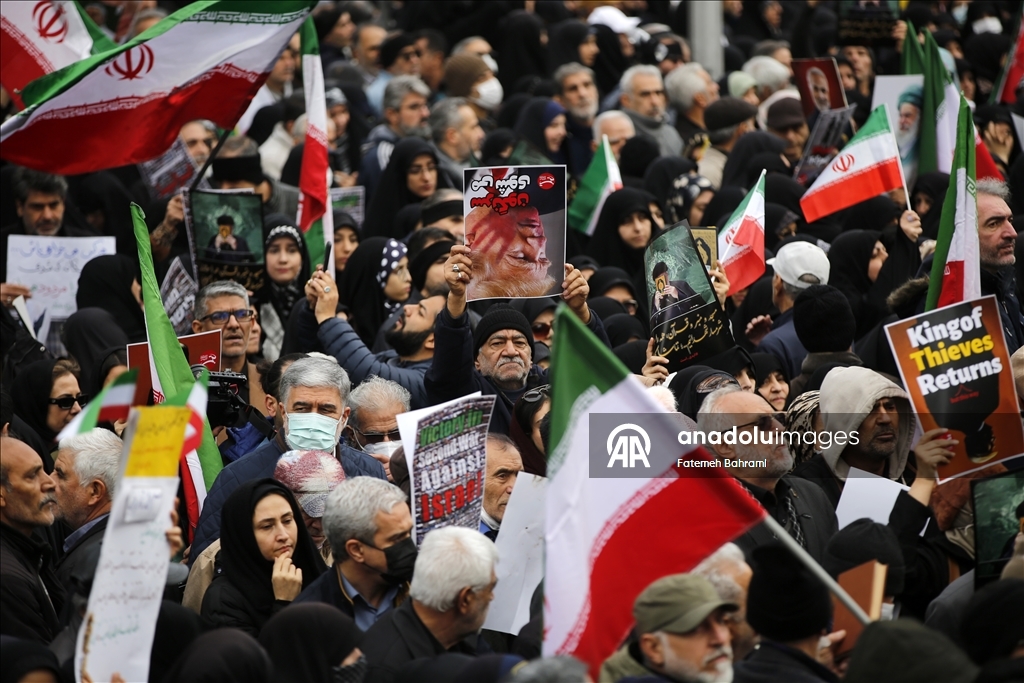 إيران.. تشييع 100 عنصر أمن في طهران قتلوا خلال الاحتجاجات