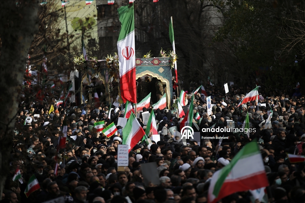 إيران.. تشييع 100 عنصر أمن في طهران قتلوا خلال الاحتجاجات