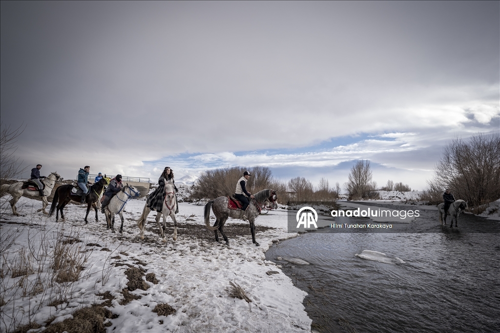 В турецком Эрзуруме популярны конные сафари