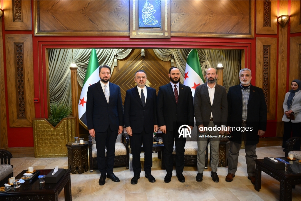 السفير التركي لدى دمشق يزور محافظة حلب السورية