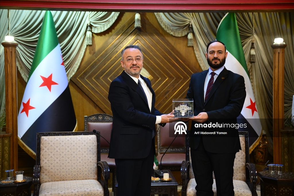 السفير التركي لدى دمشق يزور محافظة حلب السورية