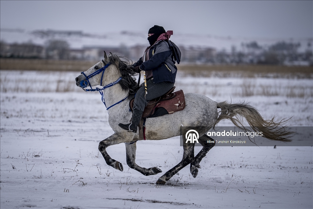 В турецком Эрзуруме популярны конные сафари