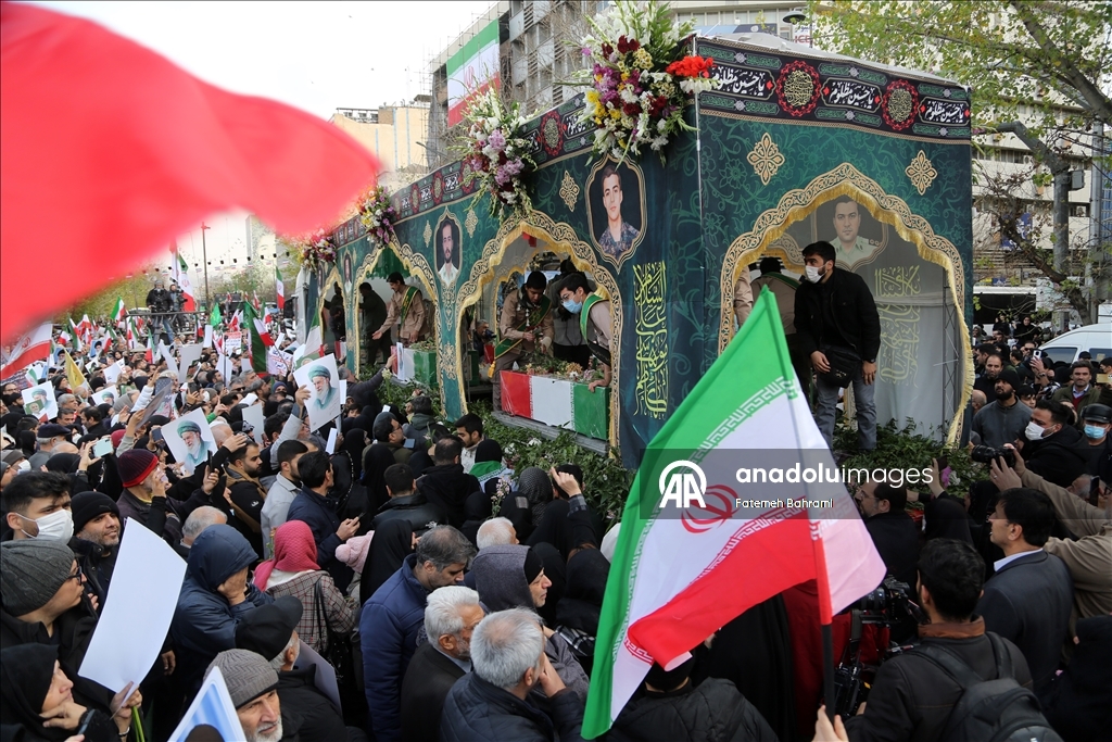 إيران.. تشييع 100 عنصر أمن في طهران قتلوا خلال الاحتجاجات