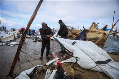 Непогода разрушила палатки палестинцев в Газе