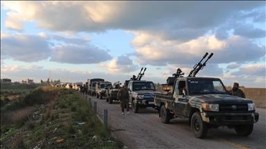 Suriye ordusu, terör örgütü YPG/SDG'nin işgalindeki Deyr Hafir hattına takviye yapıyor