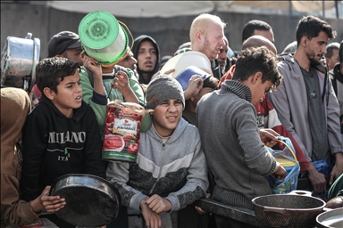 В Газе организована раздача горячей пищи для перемещенных лиц