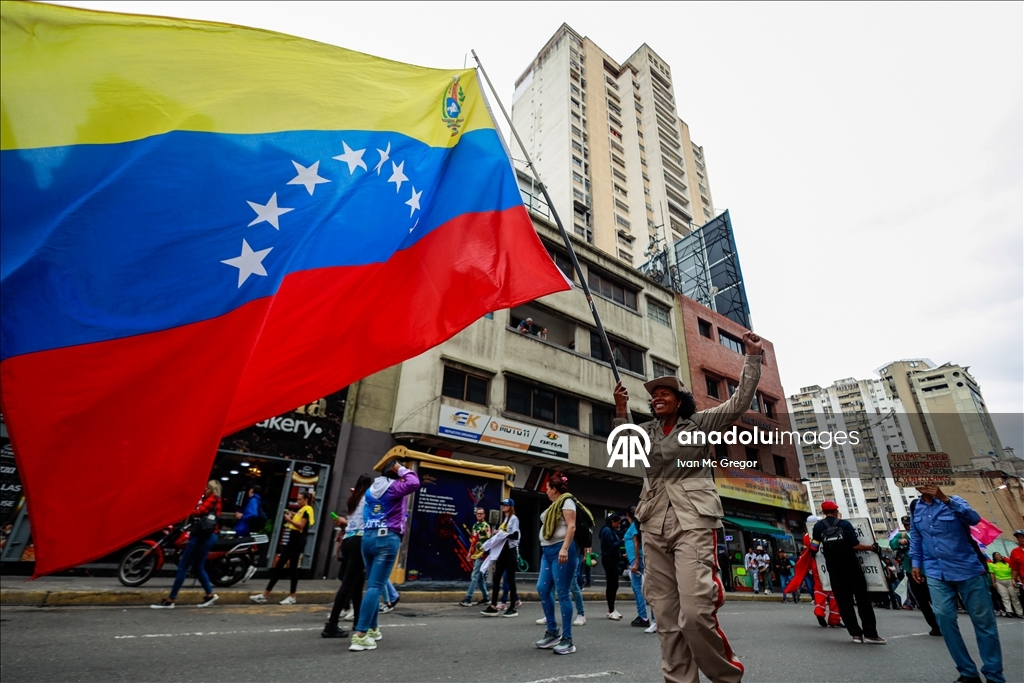 فنزويلا.. مسيرة حاشدة دعما للرئيس المعتقل مادورو