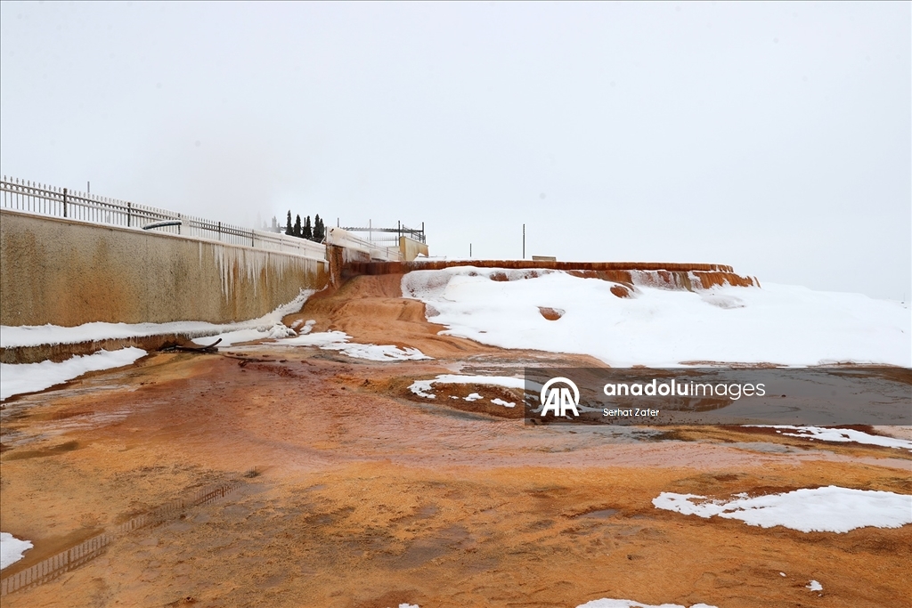 "Sivas'ın Pamukkale"si Altınkale'de buz sarkıtları oluştu