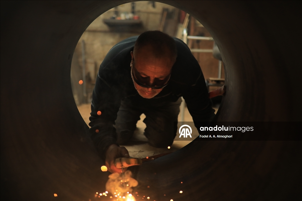 ساق ناقصة وإرادة كاملة.. حداد فلسطيني يتحدى تداعيات الحرب والإعاقة بغزة